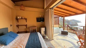Cabin with Private Jacuzzi and Ocean View - Image 4