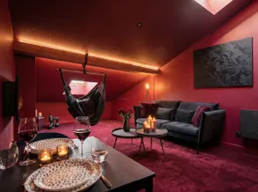 Suite Rouge baiser avec Jacuzzi privatif - LoveRoom Insolite - Image 3