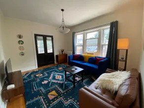 Steps from the Lake, Lovely 3-Bedroom Condo - Image 2