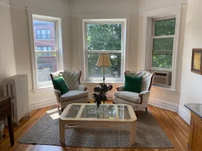 Steps from the Lake, Lovely 3-Bedroom Condo - Image 4