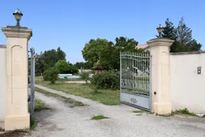 Gite Le Parc de Gouts – Votre grand domaine avec piscine chauffée et étang privé à Aiguillon - Image 3
