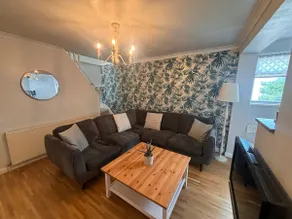 Stylish & Spacious 2 Storey, 3 Bed Apartment - Image 1
