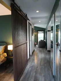 Beautifully Elevated Treehouse Apartment - Image 4
