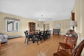 Spacious Lakeside Retreat - Image 5