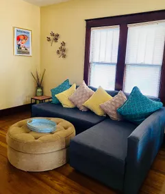 Cheerful 2 bedroom cottage with vintage vibes! - Image 3
