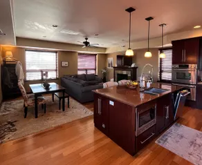 Lovely 2-bedroom loft w/fireplace & chef’s kitchen - Image 4