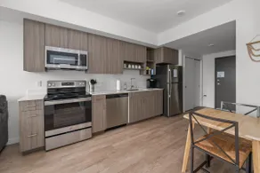 Free secured parking, gym, Riverfront Downtown - Image 3
