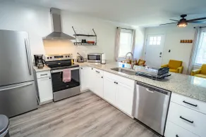 Renovated 2 Bed Walltown Home Walk to Duke! A - Image 3