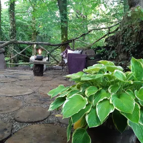 Gorgeous cosy cabin with magical river garden - Image 2