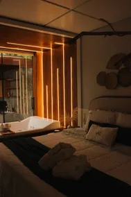 Retreat with bathtub immersed in nature - Image 4