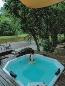 Retreat with bathtub immersed in nature - Image 2