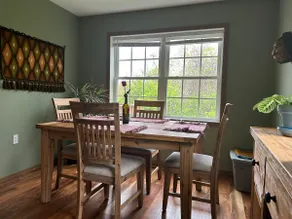 Cheerful 3 bedroom home with parking on premises - Image 5