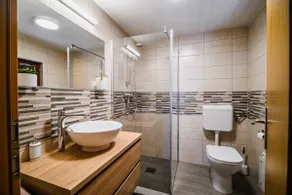 Andy's Holiday Home with HotTub & Sauna - Image 5