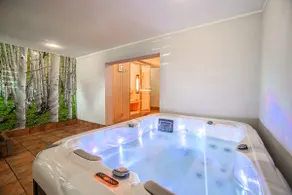 Andy's Holiday Home with HotTub & Sauna - Image 2