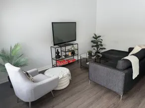 Spacious 3-Bedroom Townhome w/ Free Parking - Image 2