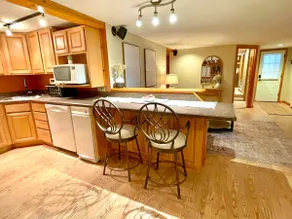 Beautifully Renovated Riverfront Apartment Home - Image 3