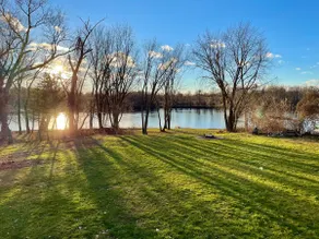 Beautifully Renovated Riverfront Apartment Home - Image 4