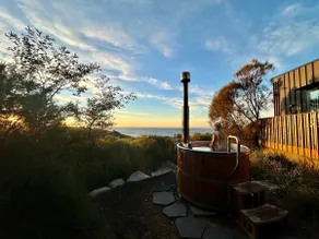Little Beach Co hot tub villa - Image 3