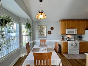 New! Charming Townhome 3 Minutes to Campbell - Image 4