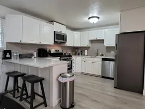 Entire 5BR Home w/Basement-Sleeps 10. - Image 4