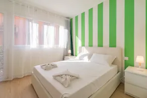 Elegant Apartment Central Station Fast Wi-Fi - Image 2