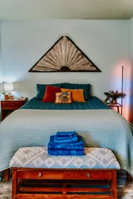 Private & Cozy 1 Bed/Bath Curated Guest Suite - Image 3