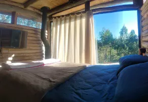 Rustic log cabin with heated bathtub. - Image 3
