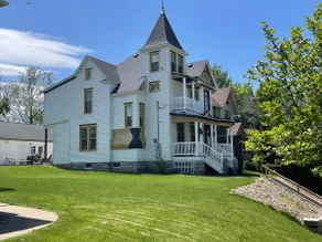 Miss Victoria- T.L. Porter House - Image 3
