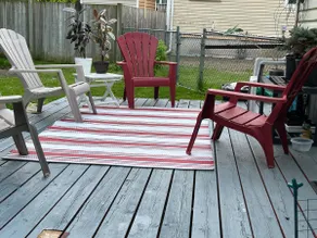 Bright spacious 3 bedroom main floor unit w yard - Image 4