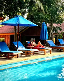 PawPaw Resort - Swimming pool view bungalow 9 - Image 3