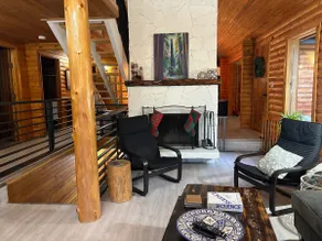 Log House on 5 Acres - pet friendly, A/C, BBQ, laundry, hike and bike trails - Image 2