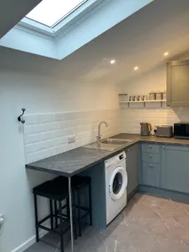 Contemporary 1 bedroom Cabin with secluded Patio - Image 3