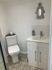 Contemporary 1 bedroom Cabin with secluded Patio - Image 4