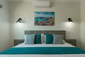 Penthouse Without Dining Room | Heated Pool - Image 2