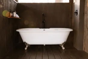 Historic Luxury Cabin | Private Outdoor Tub - Image 5
