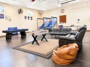 Lux Group Getaway|Sauna•GameRoom• Firepit |Near DT - Image 3