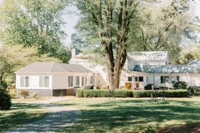 Luxury 3-Bed Home w Commercial Kitchen on 12 acres - Image 2