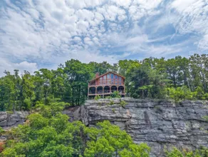 Stone Ledge Refuge with private hot tub - Image 3