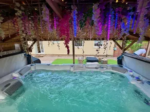 FINN VILLAGE "Mountain View Cottage" Private Garden, 9-seater HOT TUB, Firepit & Pizza Stove - Image 2