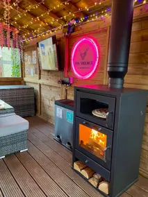 FINN VILLAGE "Mountain View Cottage" Private Garden, 9-seater HOT TUB, Firepit & Pizza Stove - Image 4