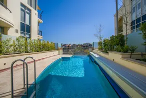 Claisebrook Cove Walks by the water CBD Nearby - Image 2
