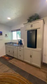 Zion Country Cottage-Hot Tub, dog run, Playground - Image 2