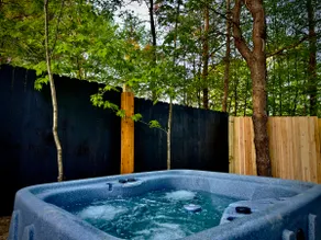 Shire Villa: New Hot Tub, String Lit Fire Pit, Axe Throwing & Bigfoot! - Image 3