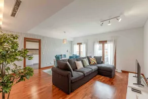 Modern 2-bedroom apartment 15 min from city center - Image 5