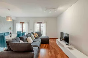Modern 2-bedroom apartment 15 min from city center - Image 2
