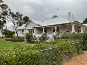 Luxury Country Escape - Fire, Hot tub & Pizza Oven - Image 2