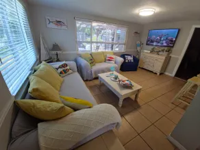 Pet Friendly Home Near Beach, Springs, Fenced Yard - Image 4