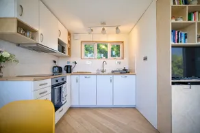 Stylish & Bright, Easy Access to Beach, Cromer - Image 5