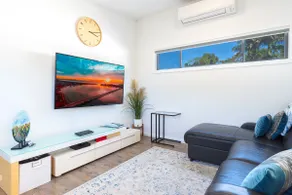 The Cubby - Modern 2 Bed, Pet Friendly Guesthouse - Image 5