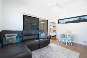 The Cubby - Modern 2 Bed, Pet Friendly Guesthouse - Image 3
